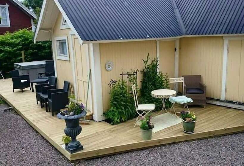 پانسیون L Floras Trädgård