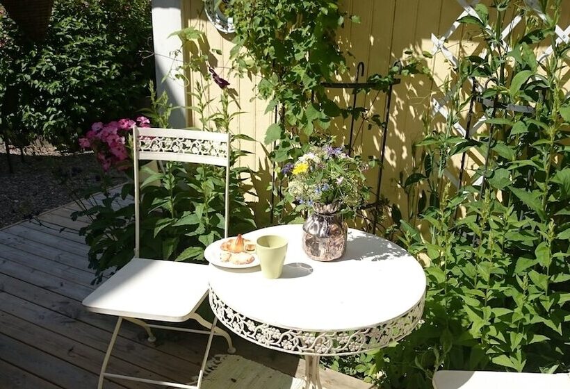 پانسیون L Floras Trädgård