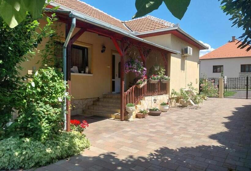 بنسيون Lipták Vendégház