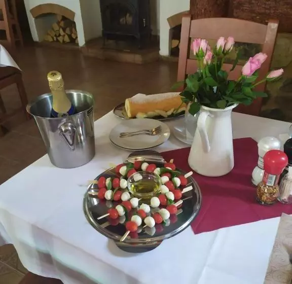 ペンション Penzion A Restaurace Nad Hradem