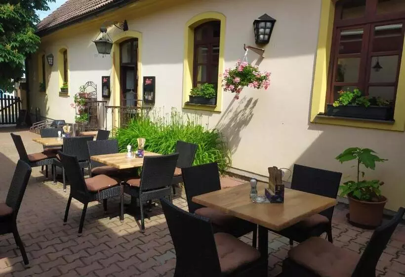 ペンション Penzion A Restaurace Nad Hradem