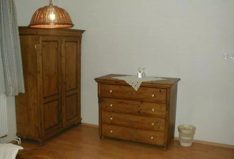 ペンション Penzion A Restaurace Nad Hradem