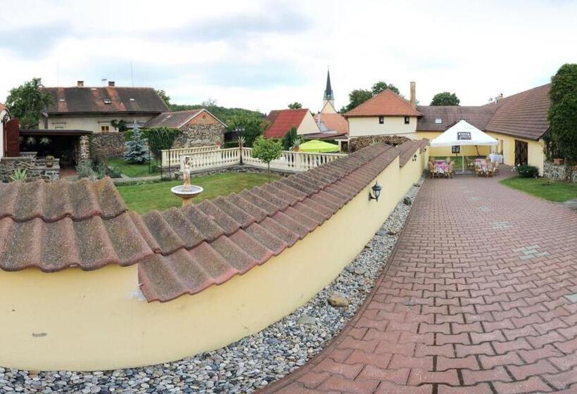 פנסיון Penzion A Restaurace Nad Hradem