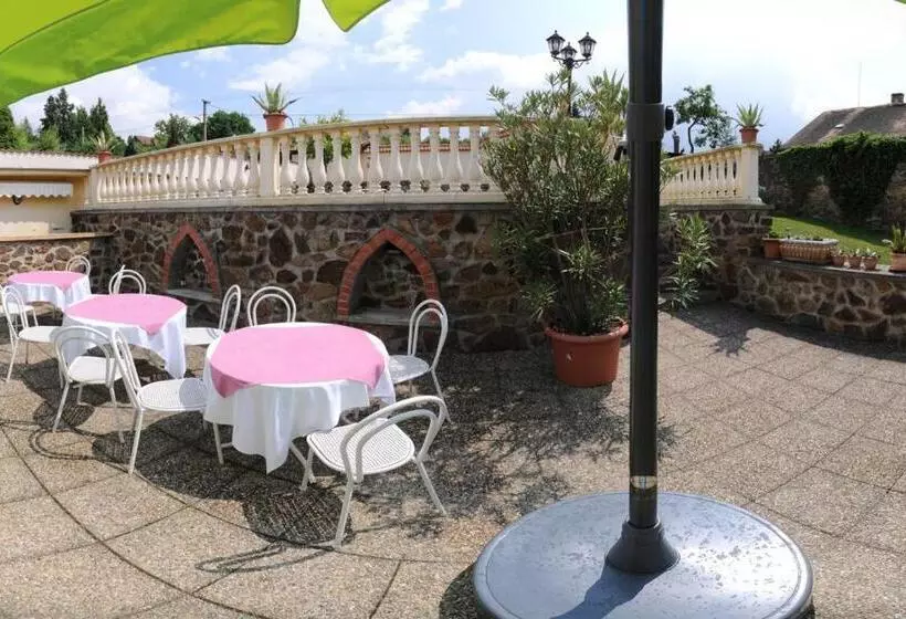 ペンション Penzion A Restaurace Nad Hradem