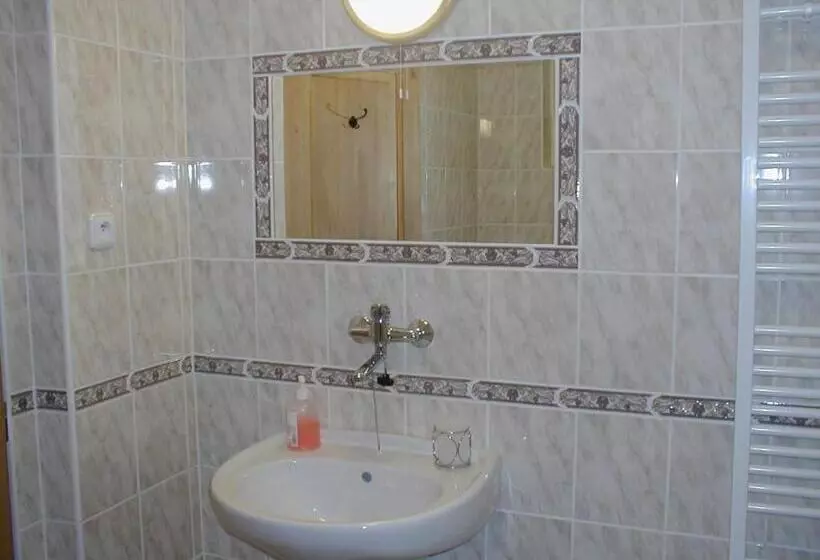 ペンション Penzion A Restaurace Nad Hradem