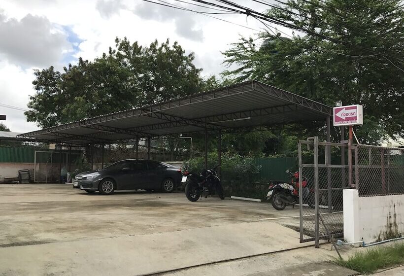 Общежитие Ponlaan Apartment