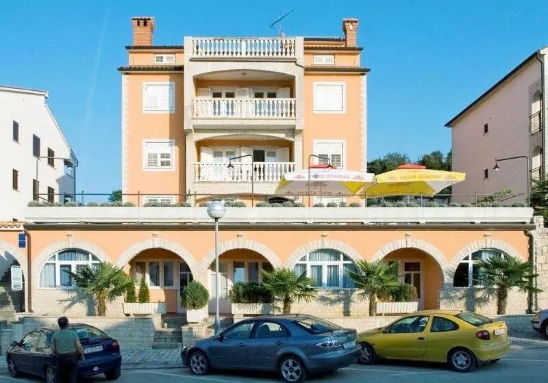هتل Sunny Adriatic Apartments Valentin
