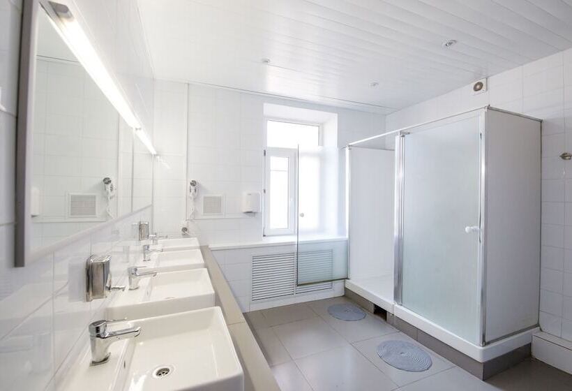 בית מלון כפרי Artist Hostel On Kazansky