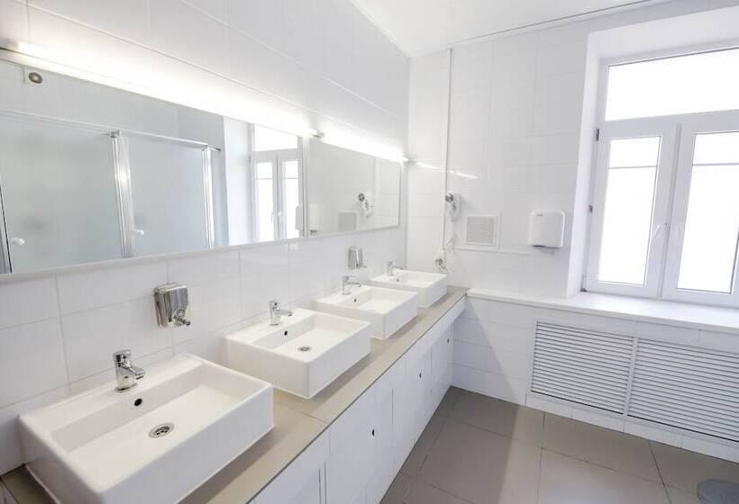 בית מלון כפרי Artist Hostel On Kazansky