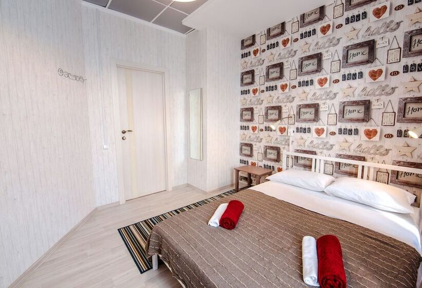 בית מלון כפרי Artist Hostel On Kazansky