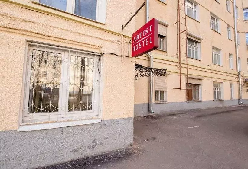 هتل Artist Hostel On Kazansky