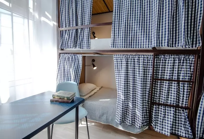هتل Artist Hostel On Kazansky