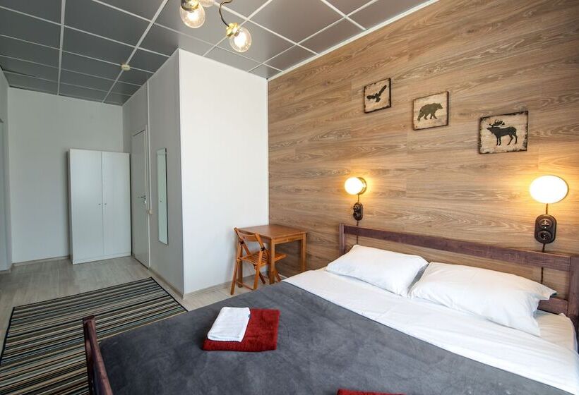 בית מלון כפרי Artist Hostel On Kazansky