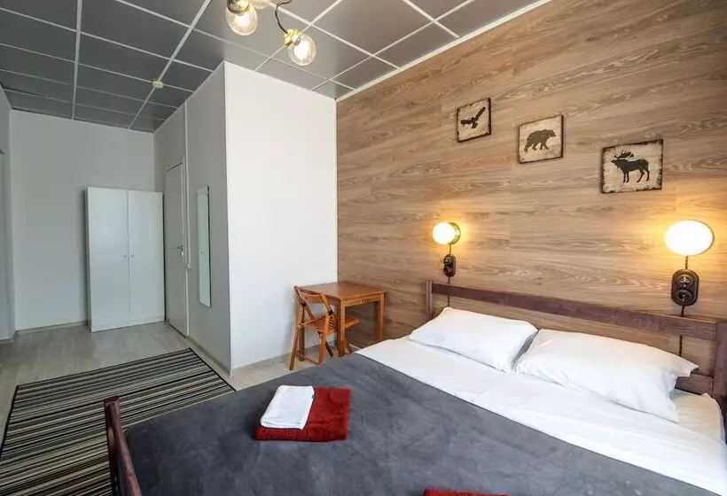 هتل Artist Hostel On Kazansky