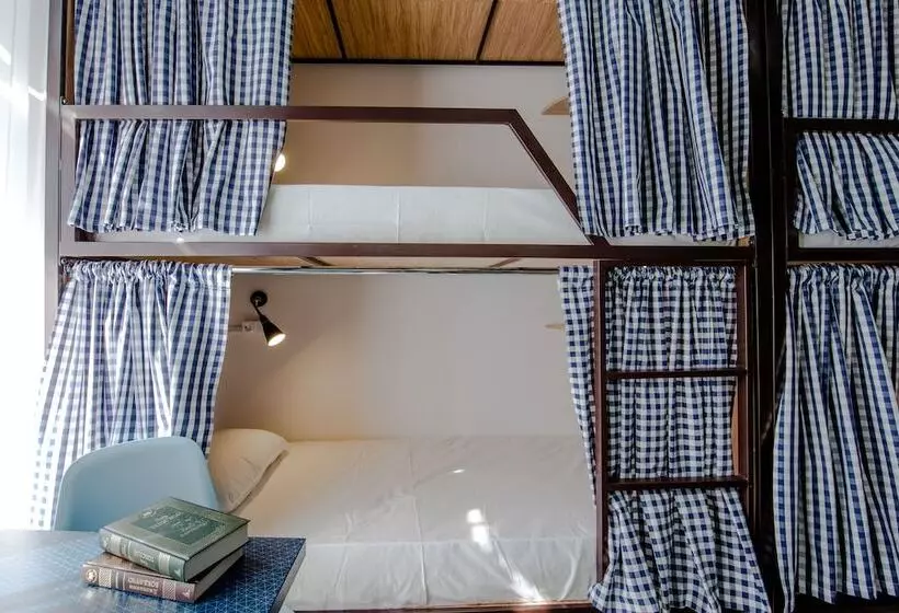 هتل Artist Hostel On Kazansky