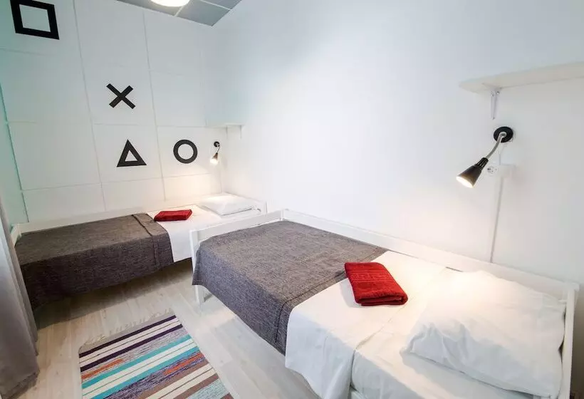 هتل Artist Hostel On Kazansky