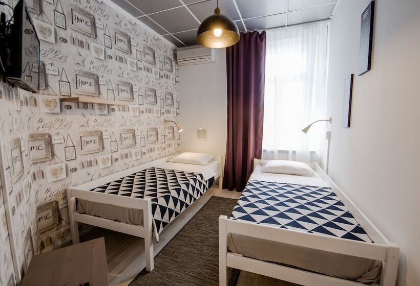 בית מלון כפרי Artist Hostel On Kazansky