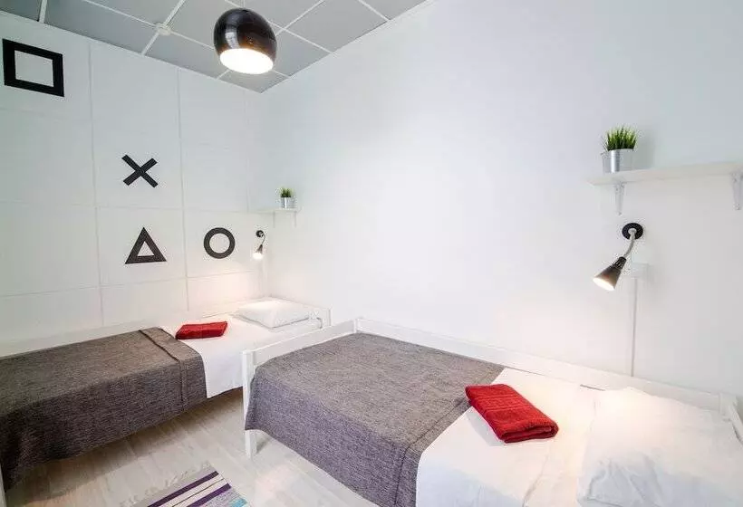 هتل Artist Hostel On Kazansky