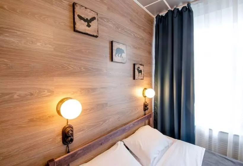 هتل Artist Hostel On Kazansky