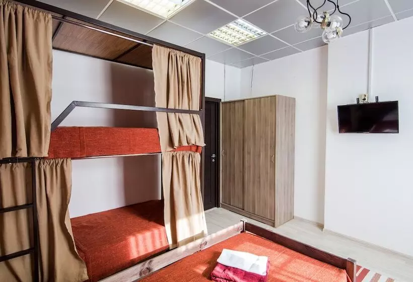 هتل Artist Hostel On Kazansky