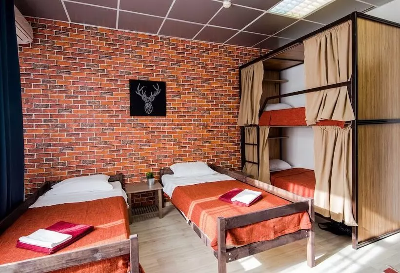هتل Artist Hostel On Kazansky