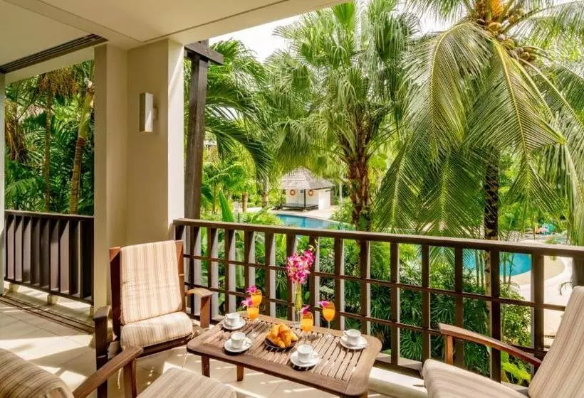 Hotelli Bangtao Beach Garden By Resava Group