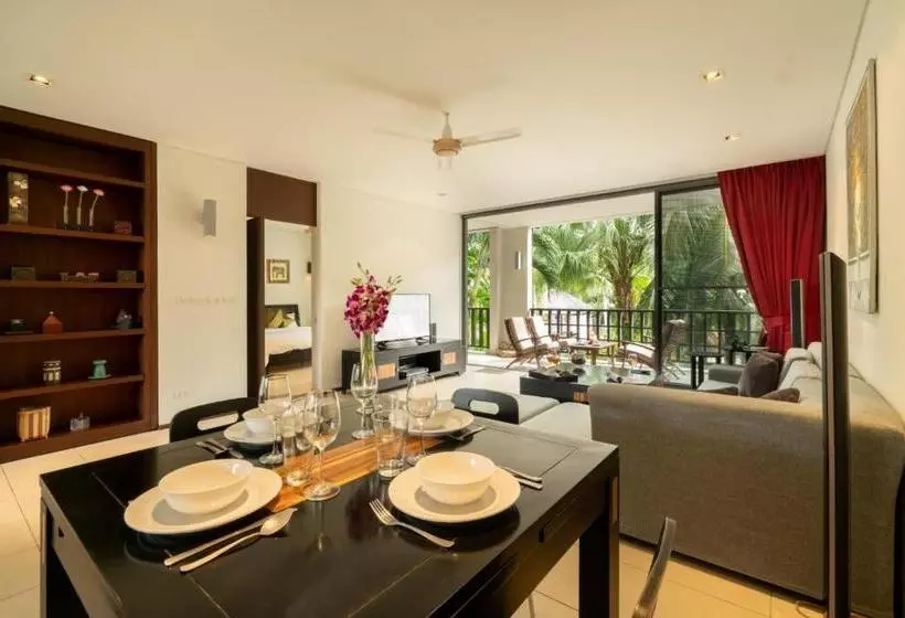 Hotelli Bangtao Beach Garden By Resava Group