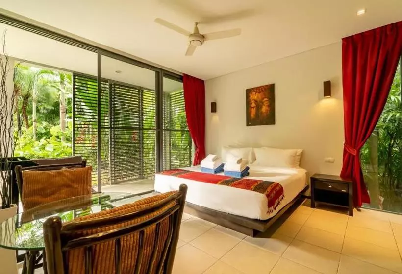 Hotelli Bangtao Beach Garden By Resava Group