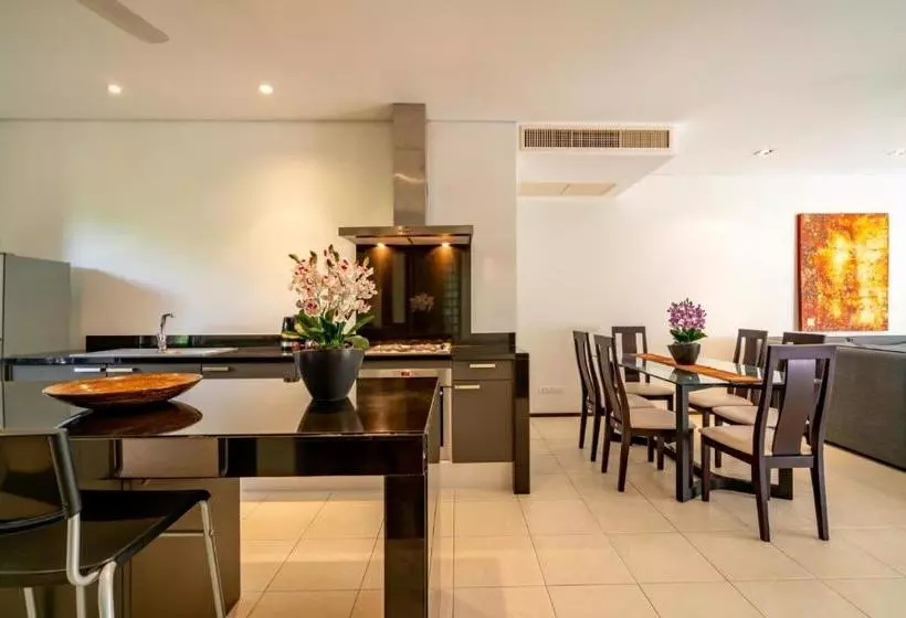 Hotelli Bangtao Beach Garden By Resava Group