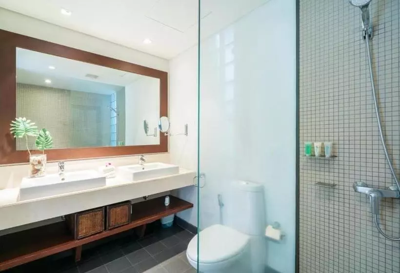 Hotelli Bangtao Beach Garden By Resava Group