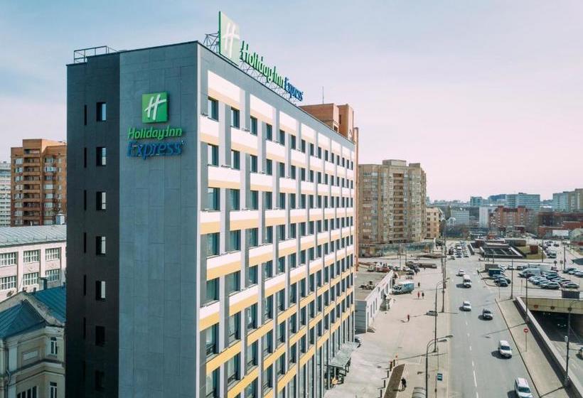 בית מלון כפרי Holiday Inn Express Moscow  Baumanskaya, An Ihg