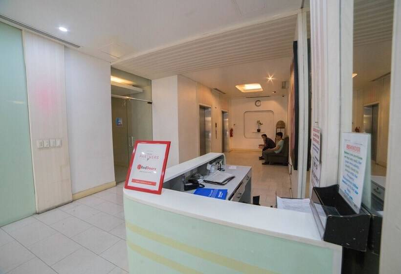 בית מלון כפרי Reddoorz At Tjmg By Bel Air Polaris Makati