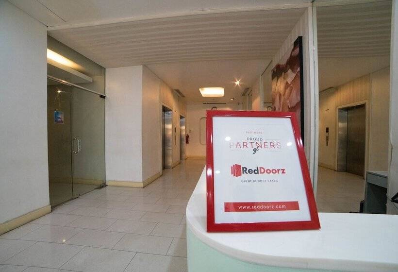 בית מלון כפרי Reddoorz At Tjmg By Bel Air Polaris Makati