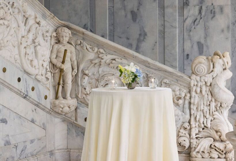 The Candler Hotel Atlanta, Curio Collection By Hilton