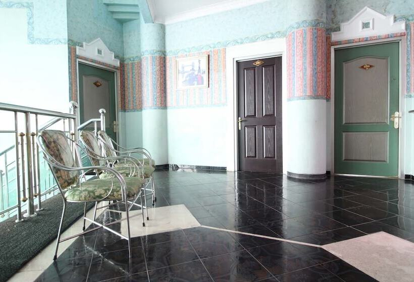 بنسيون Reddoorz Near Malioboro Mall