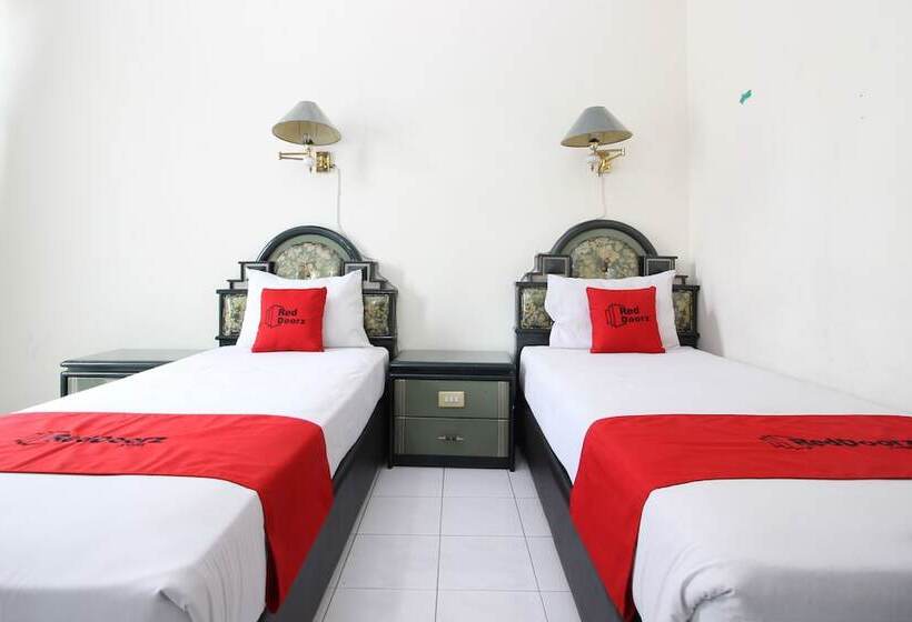 بنسيون Reddoorz Near Malioboro Mall