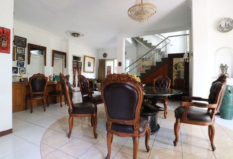 Pensionat Villa Sri Manganti