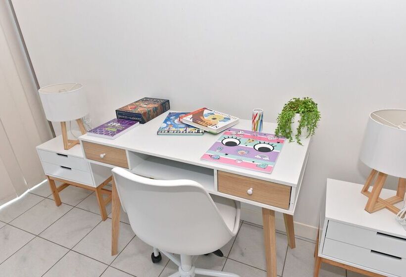 Comfy Home Near Airport & City 2280