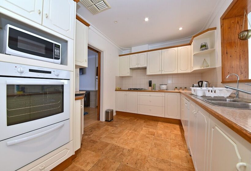 Comfy Home Near Airport & City 2280