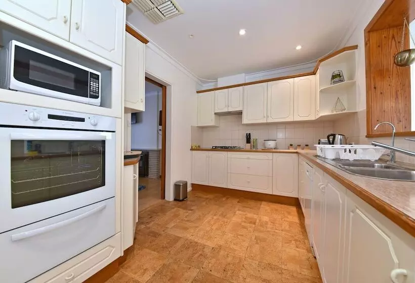 Comfy Home Near Airport & City 2280