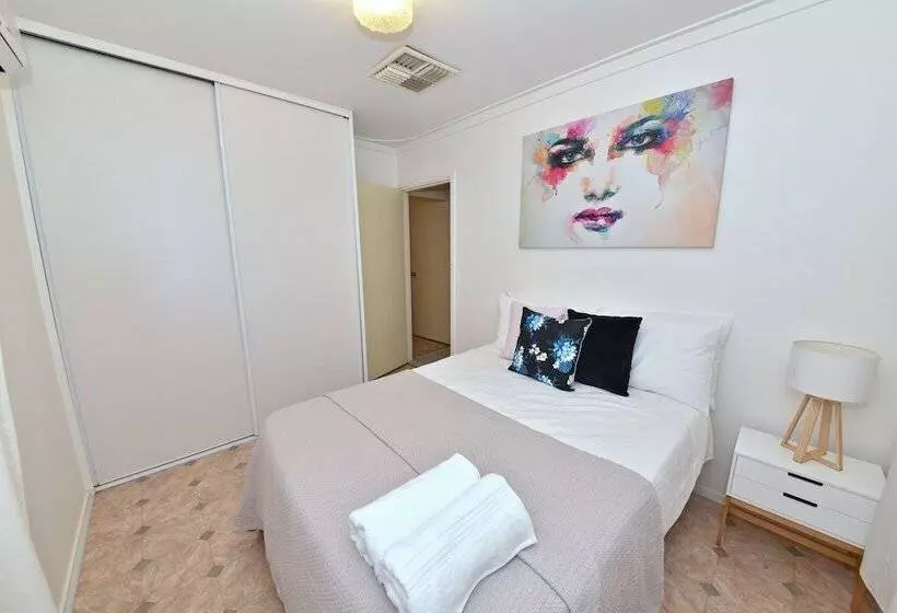 Comfy Home Near Airport & City 2280