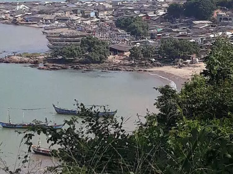 ホテル Abuesi Beach Resort