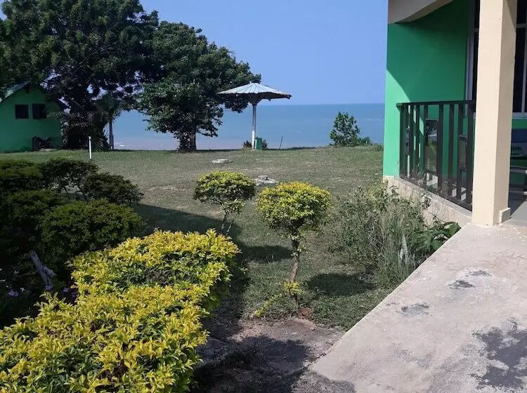 ホテル Abuesi Beach Resort
