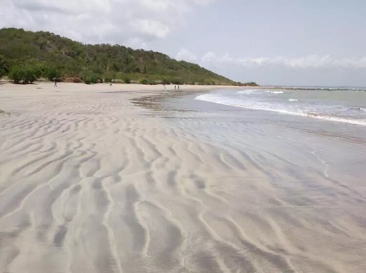 ホテル Abuesi Beach Resort
