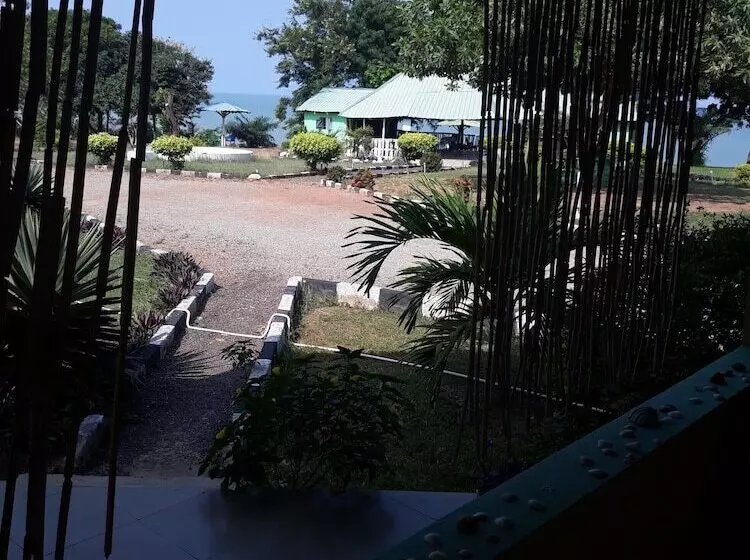 ホテル Abuesi Beach Resort