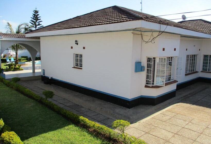 هتل Blue Lagoon Lodge Blantyre