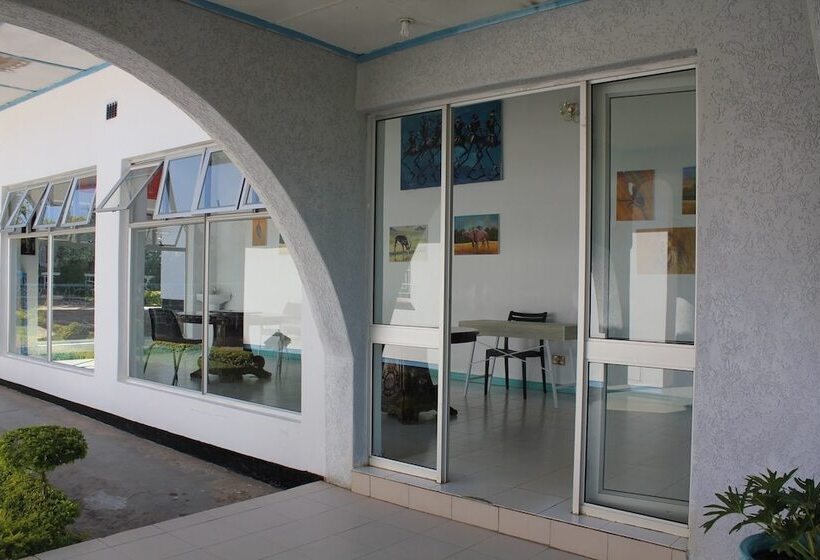 هتل Blue Lagoon Lodge Blantyre