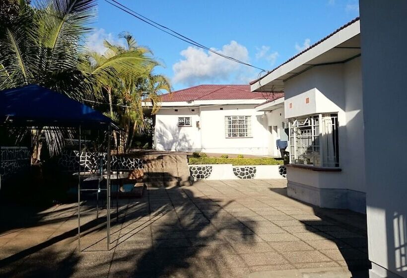 هتل Blue Lagoon Lodge Blantyre