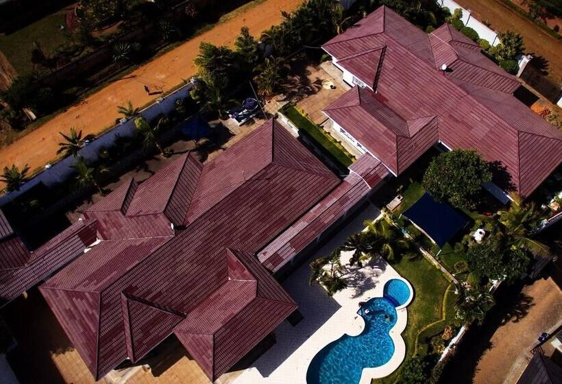 هتل Blue Lagoon Lodge Blantyre