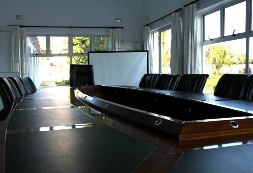 هتل Blue Lagoon Lodge Blantyre